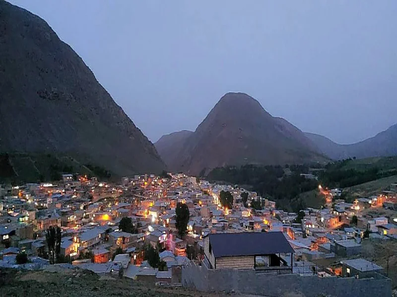 روستای ونائی در شب