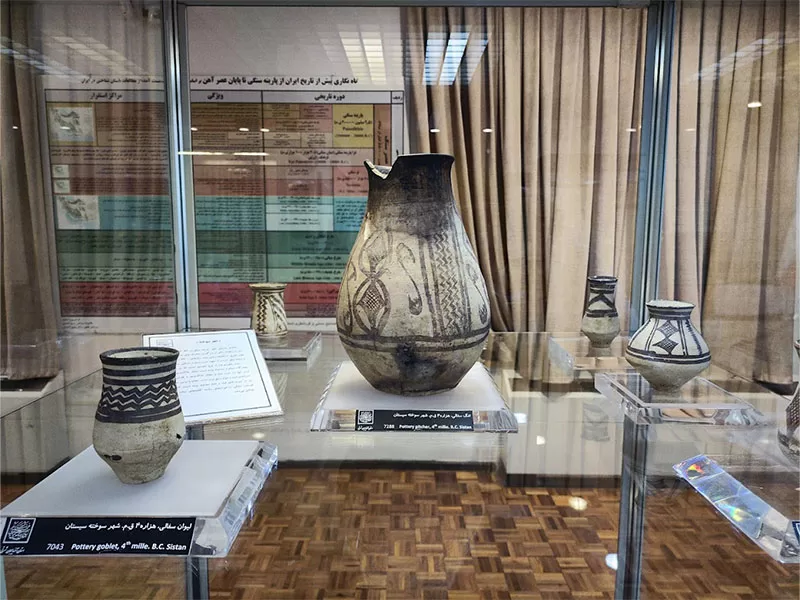 ظروف قدیمی در موزه آذربایجان
