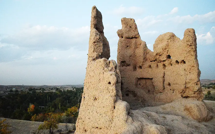 قلعه اسجیل چناران