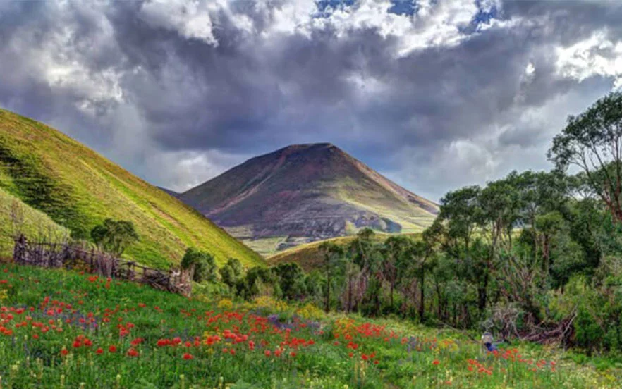 طبیعت روستای لیقوان در فصل بهار