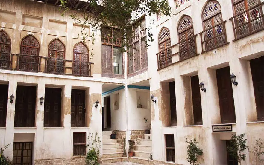 عمارت دهدشتی از دیدنی های بوشهر با حال‌وهوایی تاریخی