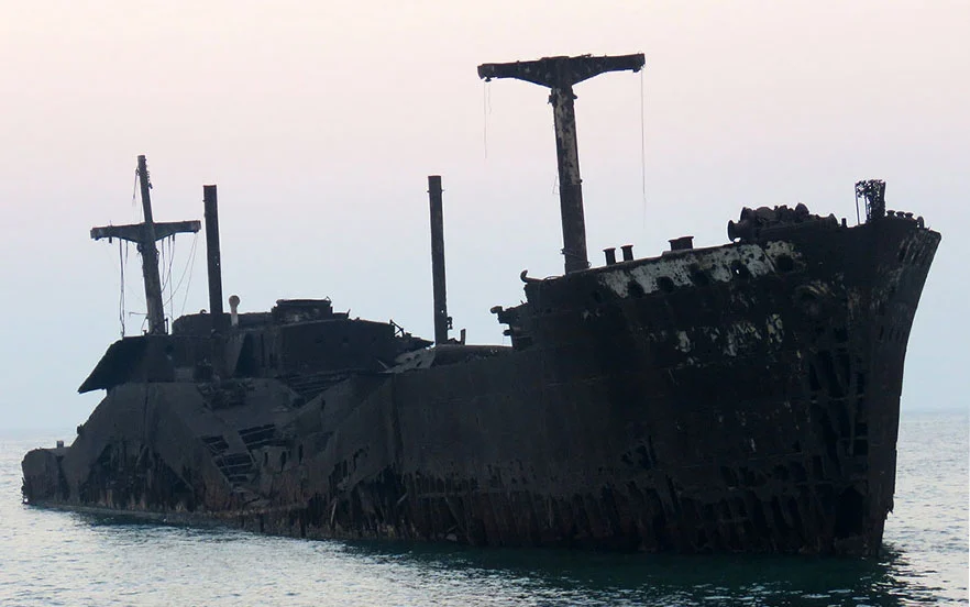 کشتی یونانی از تفریحات رایگان کیش
