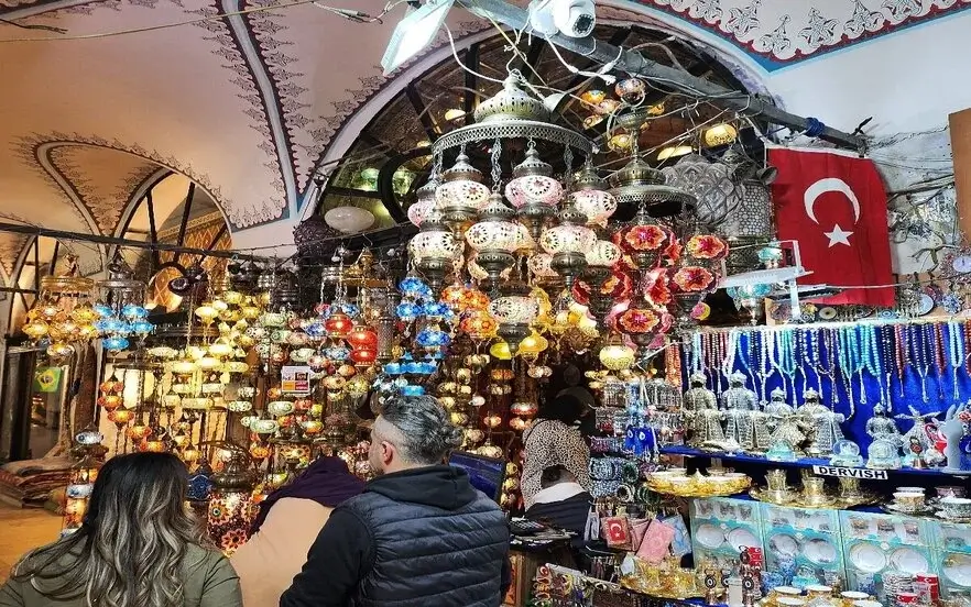 بازار بزرگ استانبول در نزدیکی تکسیم