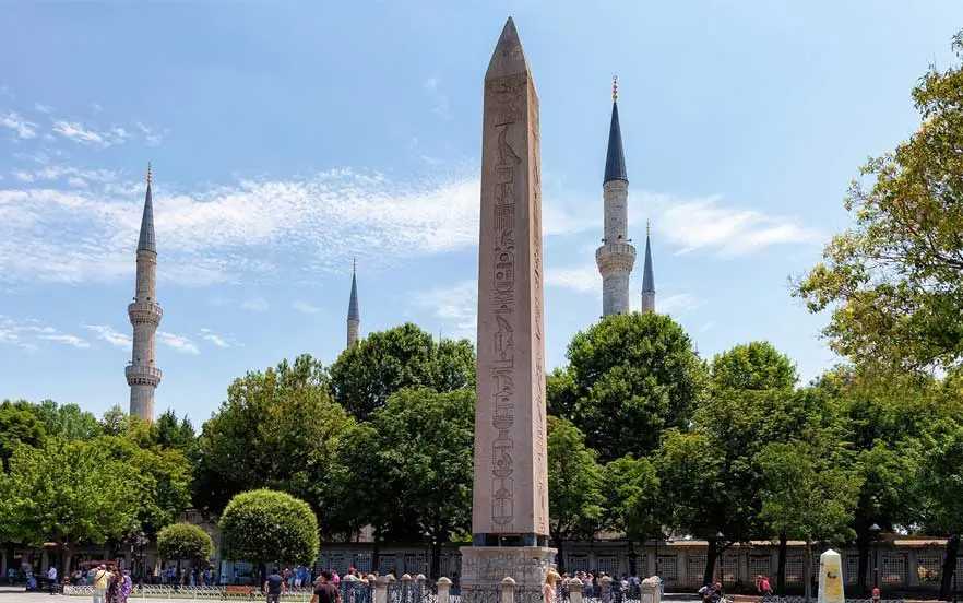 میدان هیپودرم از مکان های دیدنی استانبول برای پیاده‌روی