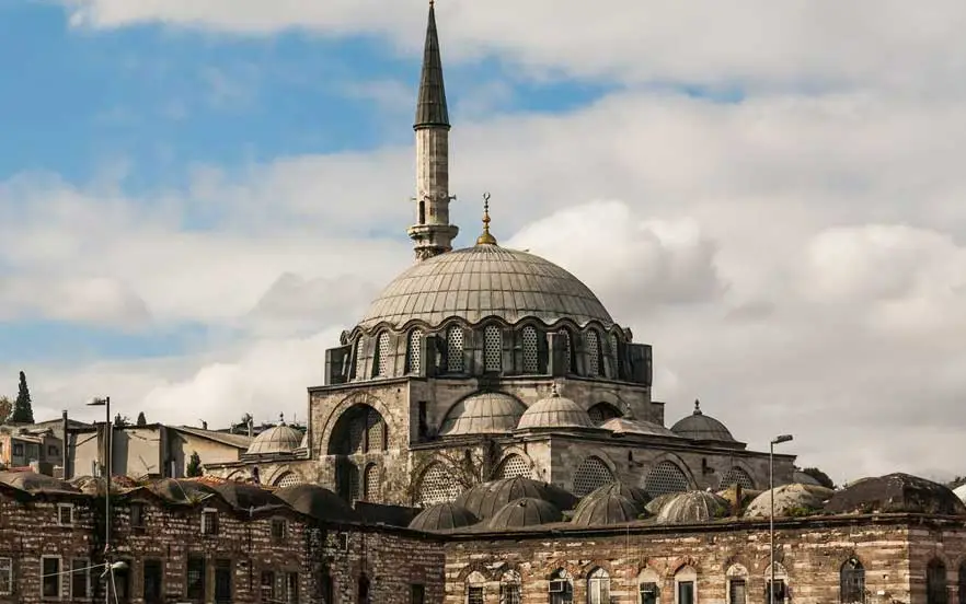 مسجد رستم پاشا از جاهای دیدنی استانبول با تزیینات خاص