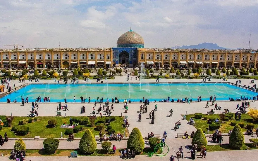 حقایق شنیدنی اصفهان با منظره میدان نقش جهان