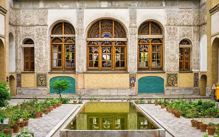 عمارت مسعودیه یکی از جاهای تاریخی تهران 