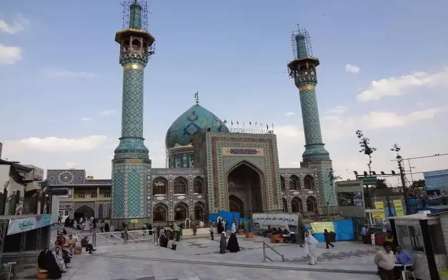 امام‌زاده صالح یکی از جاهای دیدنی تهران با حال‌وهوای مذهبی