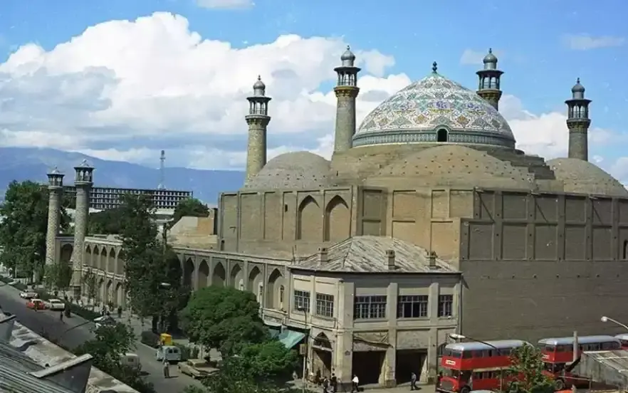 مسجد سپهسالار یکی از اماکن دیدنی تهران با حال‌وهوایی مذهبی