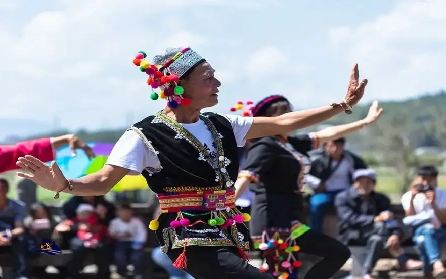 آداب و رسوم رقص رایج در بین مردم شهر وان