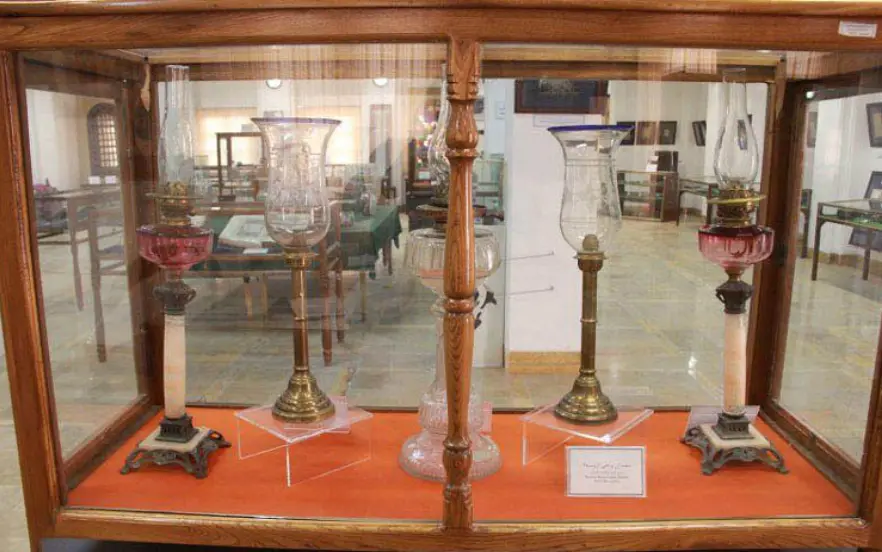 موزه وزیری یکی از جاهای دیدنی یزد با کتب قدیمی