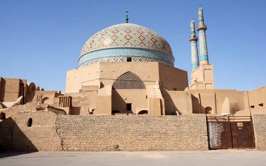 مسجد جامع یکی از معروف‌ترین جاهای دیدنی یزد