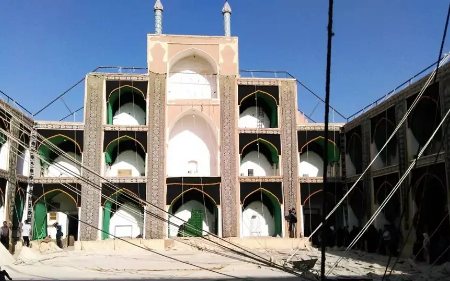 مسجد لرد آسیاب یکی از جاهای دیدنی یزد در نزدیکی بازارچه