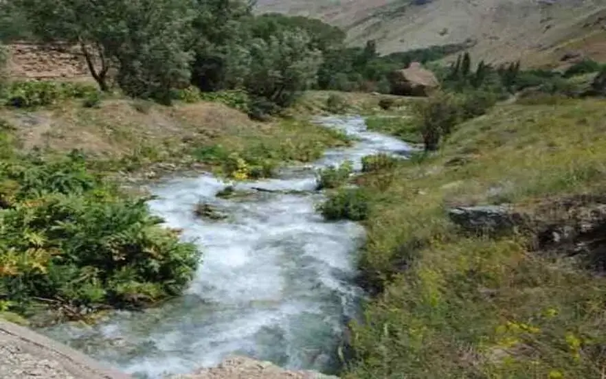 چشمه آب گرم گله گیله اطراف تهران