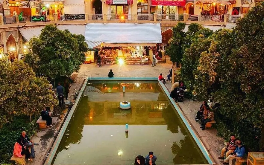 سرای مشیر از بالا و حوض آب در وسط