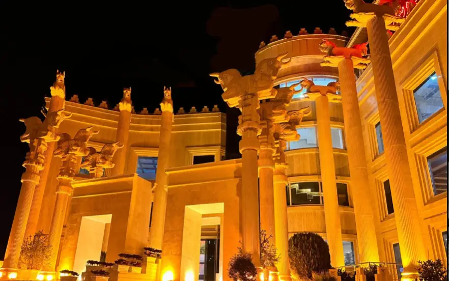 28 تا از رستوران های شیراز؛ شماره تلفن، آدرس، ساعت کاری و منو 15 رستوران کاخ پارسه