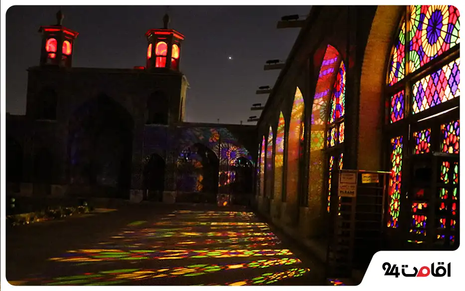 مسجد نصیرالملک در شب