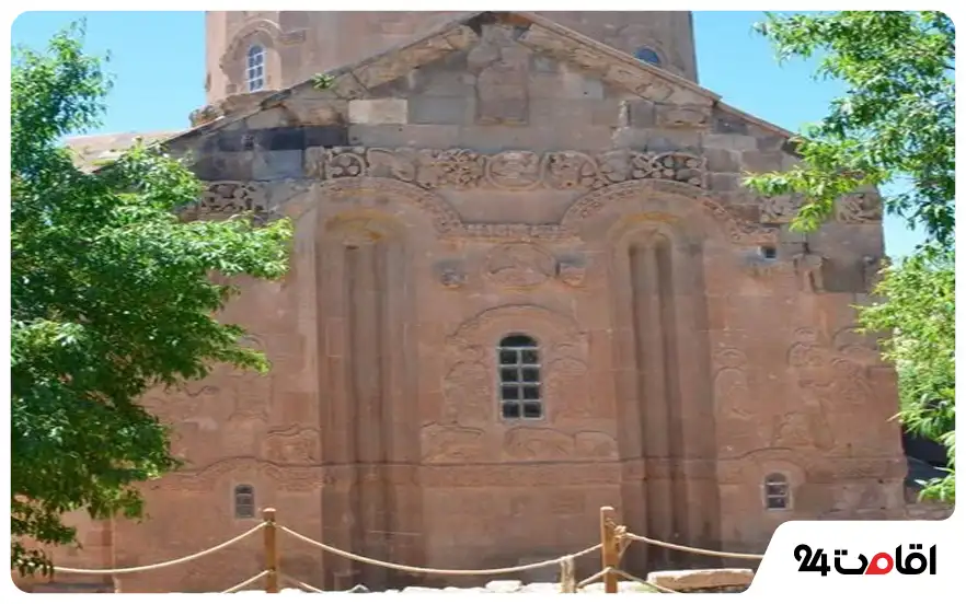 بخش شرقی نمای کلیسا