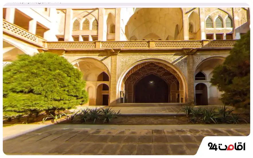 حیاط اندرونی