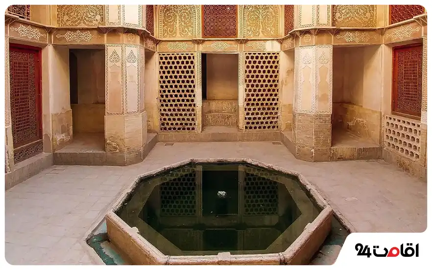 حوض میان حیاط