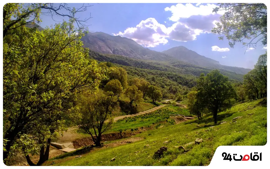 ایستا یکی از روستاهای اطراف تهران با طبیعت سبز