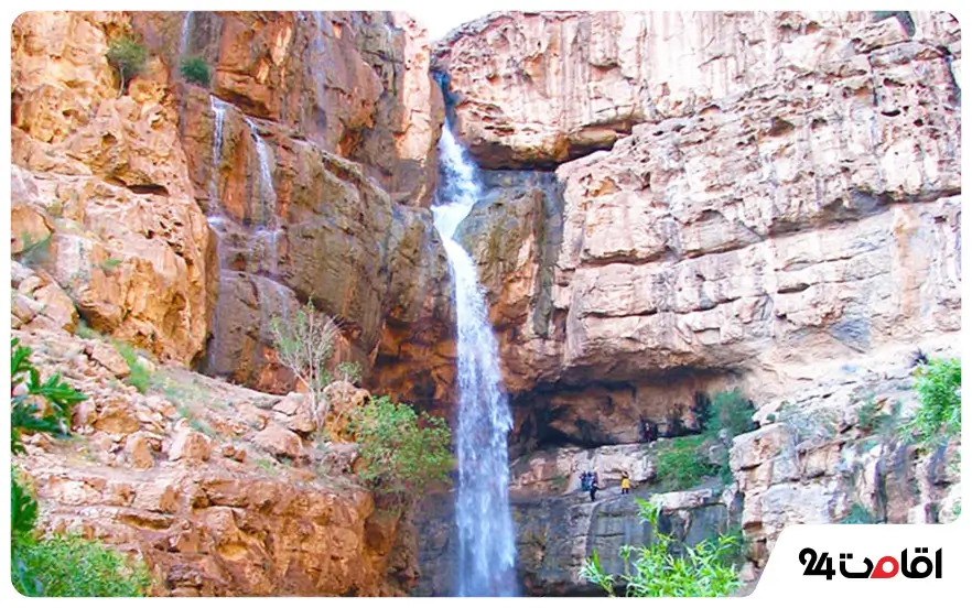 آبشار دره‌گاهان یکی از جاهای تفریحی یزد در تابستان