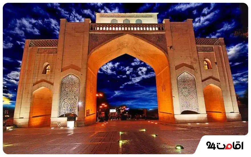 دروازه قرآن یکی از معروف‌ترین جاهای دیدنی شیراز در تابستان