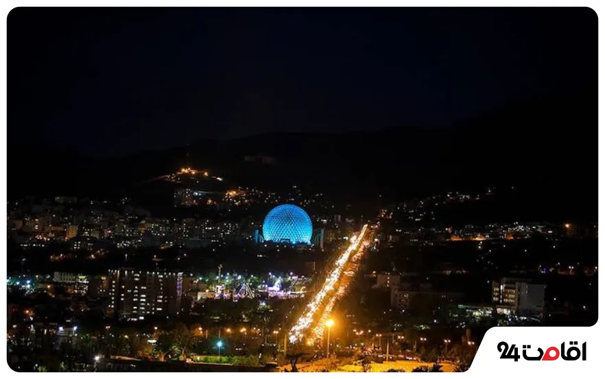 شهر همدان در شب
