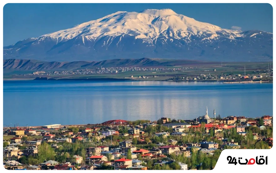 سفر در آبان ماه به وان