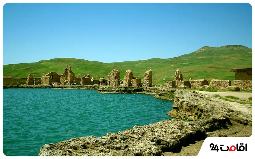 دریاچه تخت سلیمان تکاب