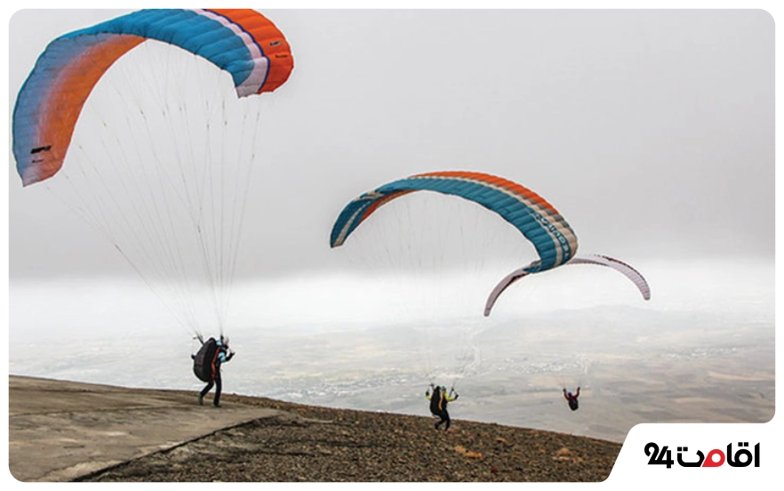 پاراگلایدر چیست؟ معرفی سایتهای پرواز با پاراگلایدر در ایران 10 سایت پرواز درود نیشابور
