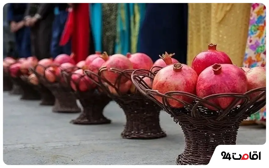 آیین های محلی ماهنشان؛ از اجرای موسیقی عاشیق تا جشن انار 5 جشن انار در ماهنشان