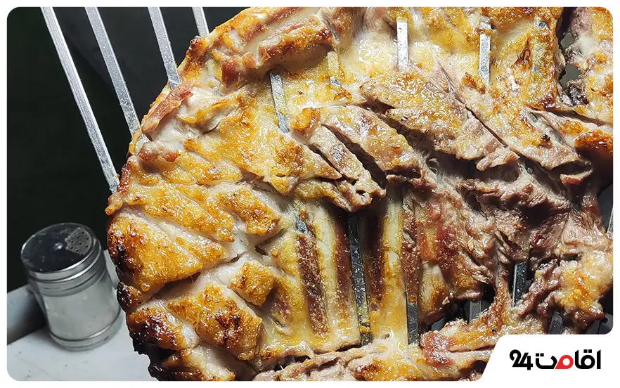 غذاهای محلی کوهدشت که عطر و طعمی جذاب دارند 2 دنده کباب