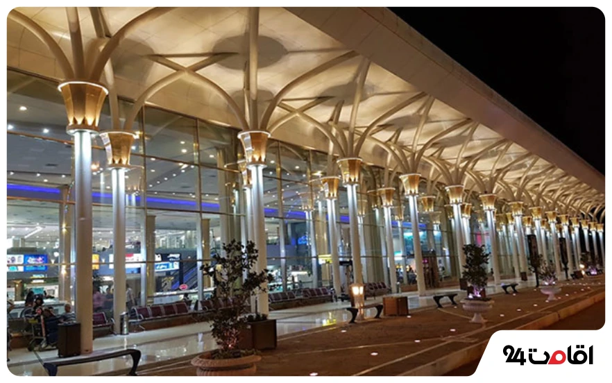 فرودگاه مشهد در شب
