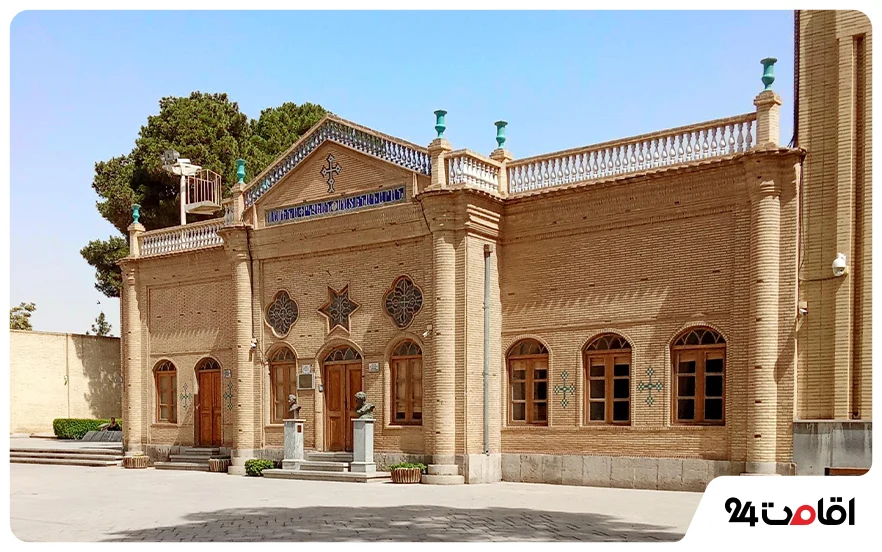 کلیسای وانک اصفهان؛ زیباترین کلیسای ارامنه ایران با موزهای شگفتانگیز 7 کتابخانه کلیسای وانک