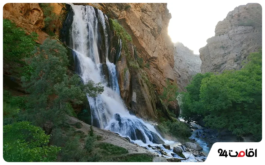 آبشار آب سفید؛ یکی از زیباترین جاهای دیدنی لرستان در الیگودرز