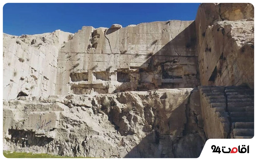 ایوان قدمگاه هخامنشی