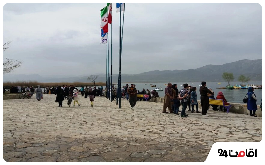 دریاچه زریوار