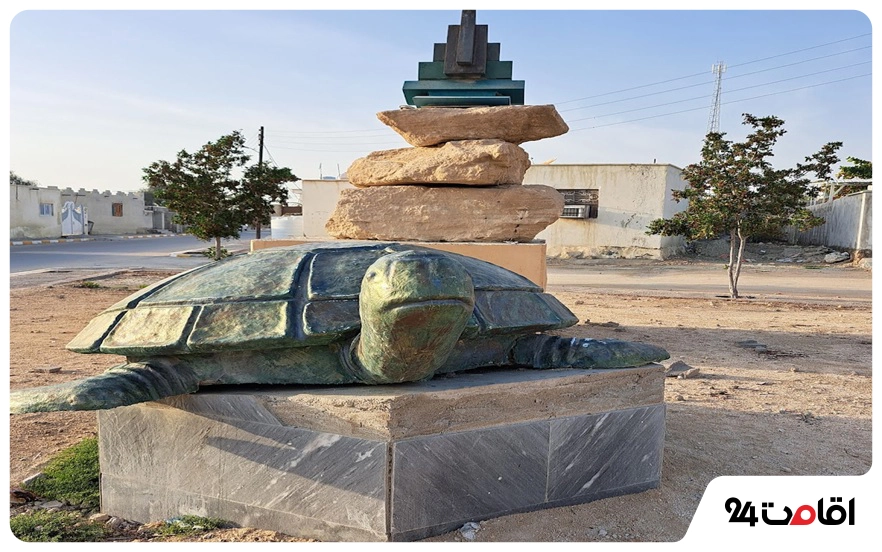 مجسمه روستای شیب دراز قشم و لاک پشت پوزه عقابی