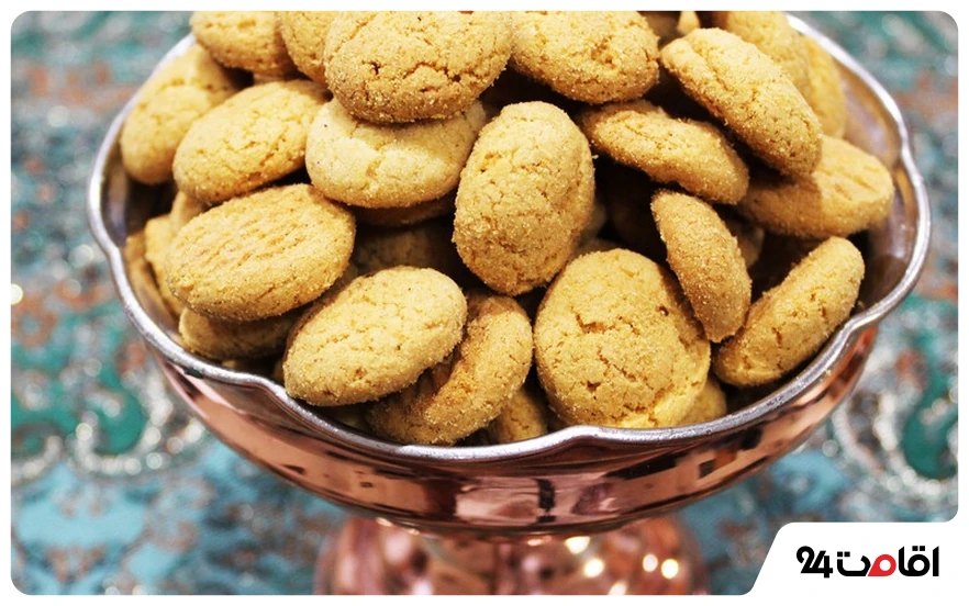 سوغات کاشان چیست؟ از گلاب و شیرینی تا صنایع دستی 5 حاجی بادام کاشان