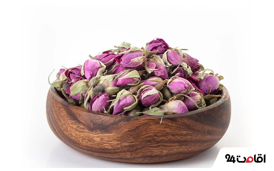سوغات کاشان چیست؟ از گلاب و شیرینی تا صنایع دستی 10 غنچه گل محمدی