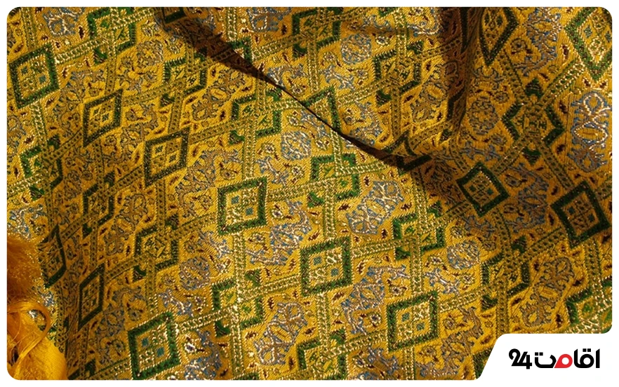 سوغات کاشان چیست؟ از گلاب و شیرینی تا صنایع دستی 12 پارچههای زربفت کاشان