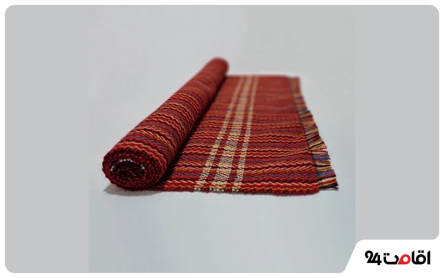 سوغات کاشان چیست؟ از گلاب و شیرینی تا صنایع دستی 16 جاجیم کاشان