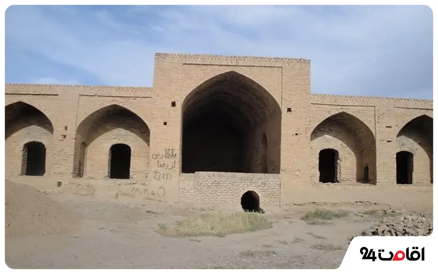 چشمه آبگرم محلات؛ بهترین فصل سفر و جاهای دیدنی 7 کاروانسرای دودهک