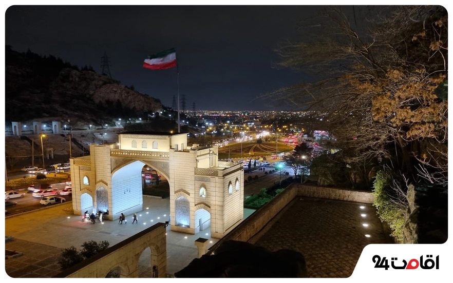 دروازه قرآن در شب