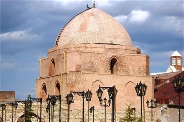 مساجد و کلیساهای آذربایجان غربی