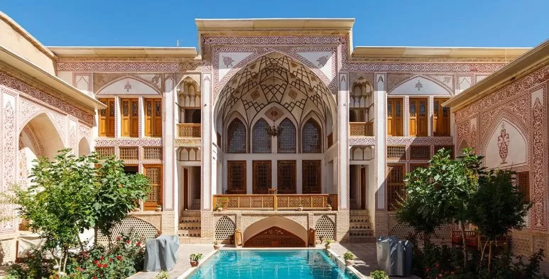 هتل مهینستان راهب کاشان