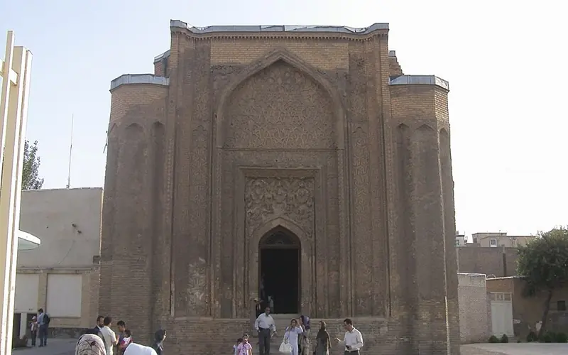 آشنایی با آرامگاه باباطاهر 5 گنبد علویان