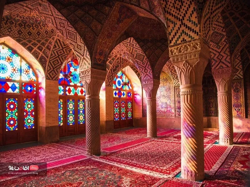 بازی نور با شیشه های رنگی در مسجد نصیرالملک از تجربه های خاص در شیراز