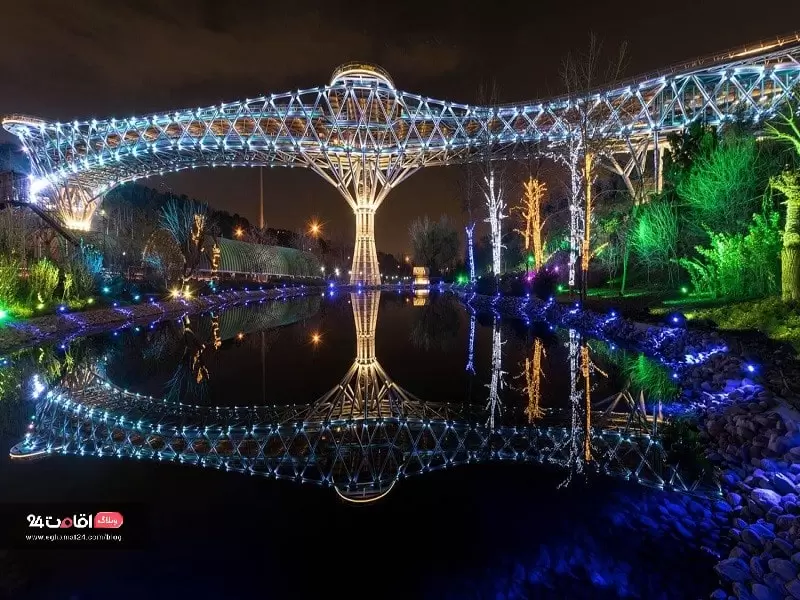 گشت و گذار و پیاده روی پل طبیعت در شب
